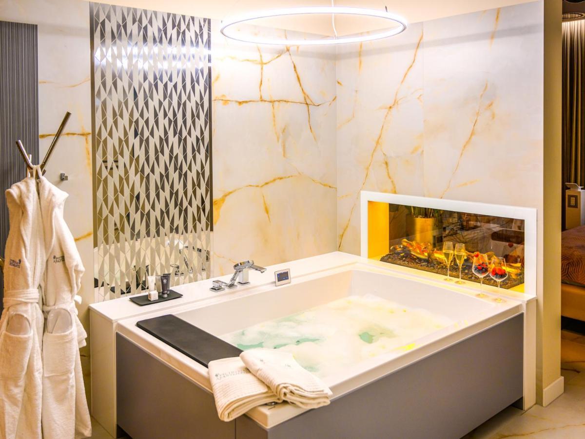 Pietryna Apartments Luxury - Sauna , Jacuzzi , Bezposrednio Przy Ul Piotrkowskiej วูดช์ ภายนอก รูปภาพ