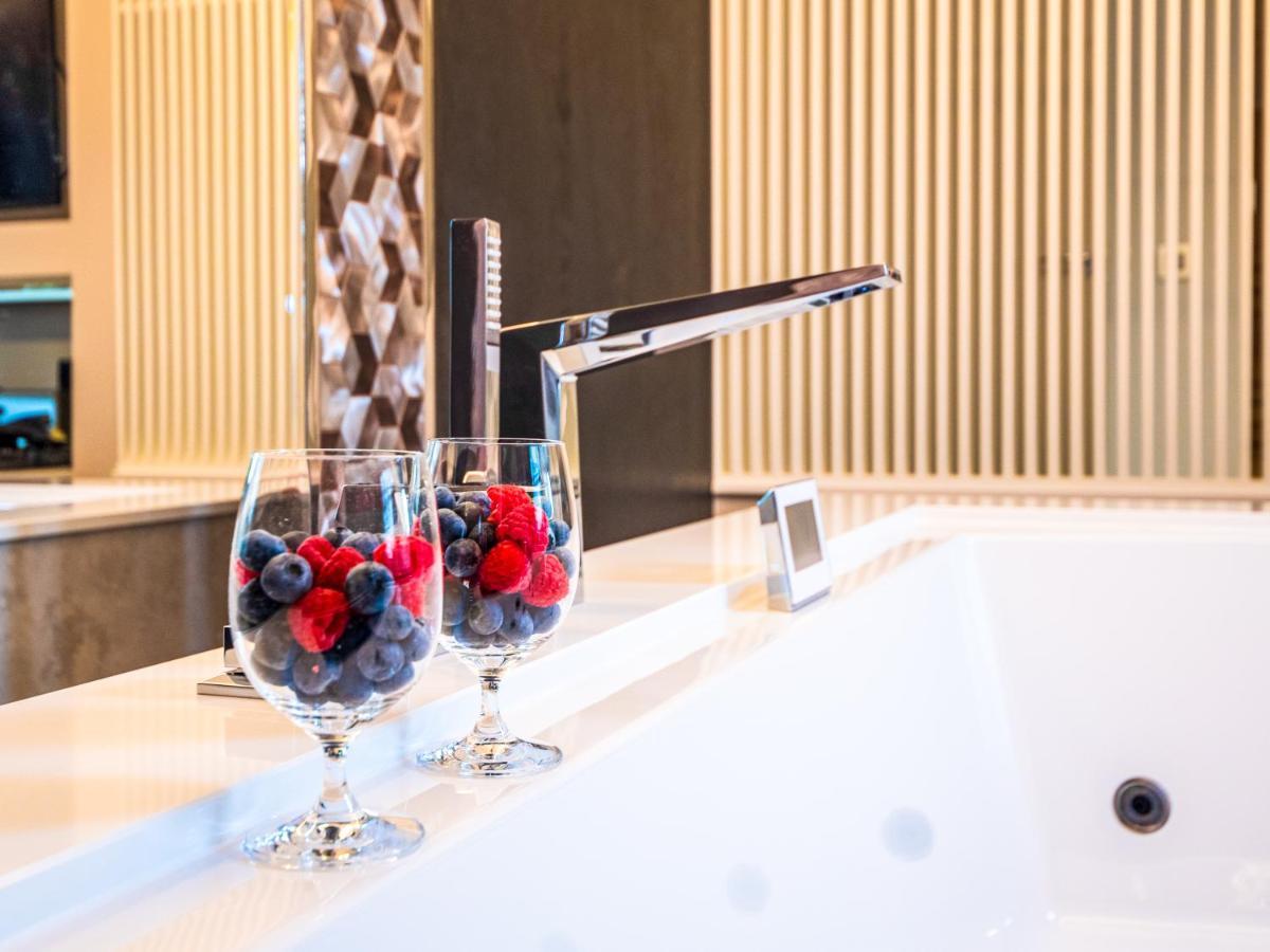 Pietryna Apartments Luxury - Sauna , Jacuzzi , Bezposrednio Przy Ul Piotrkowskiej วูดช์ ภายนอก รูปภาพ